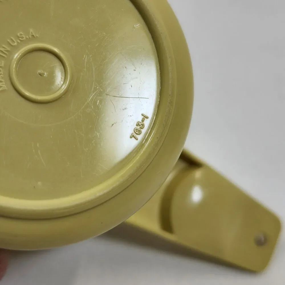 Tupperware Measuring Cups Set of 4 Yellow Vintage 761-1 762-1 763-1 764-1 Lot